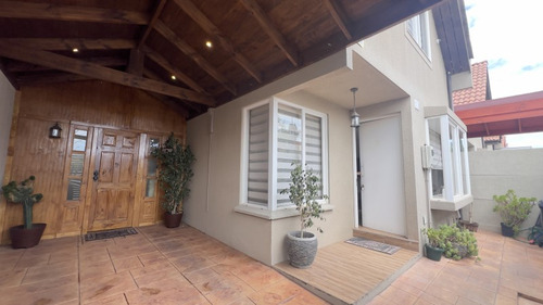 Luminosa Casa En Pasaje Con Acceso Controlado 4d3b, Peñaflor