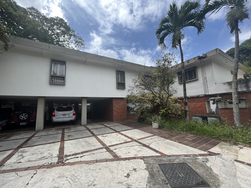 Se Vende Casa  274,17m2 4h+s/5b+s/3p Altamira 4757