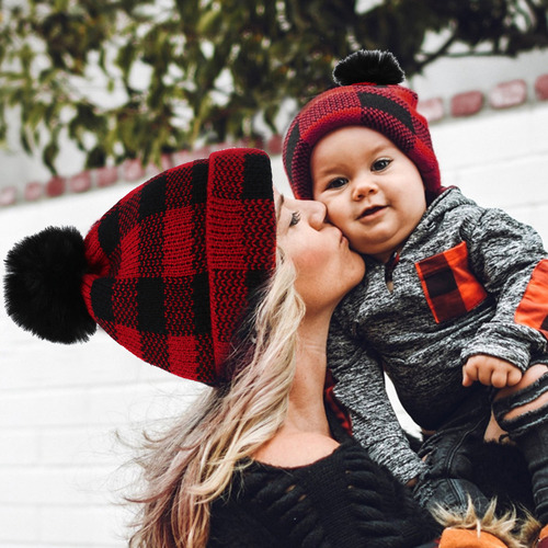 Sombreros Rojos A Cuadros Para Padres E Hijos