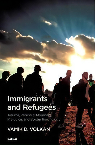 Immigrants And Refugees, De Vamik D. Volkan. Editorial Taylor Francis Ltd, Tapa Blanda En Inglés