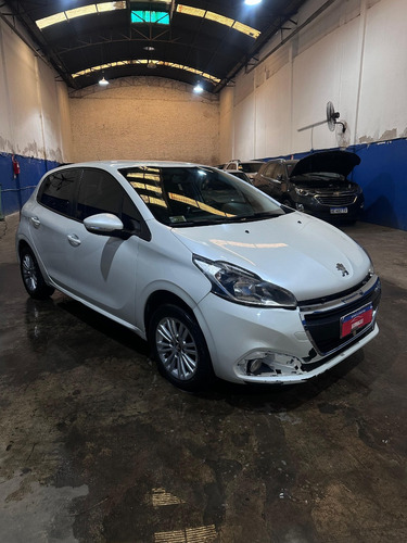 Peugeot 208 Allure 1.6 115 Inundado