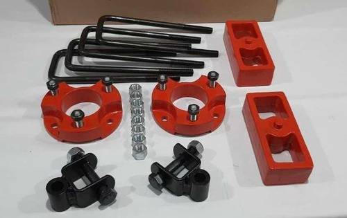 Imagem 1 de 4 de Kit Suspensão E Alargador De Rodas Hilux Usado