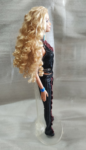Muñeca Shakira Mattel Barbie 2002 Con Ropa Y Dije Originales (Usado)