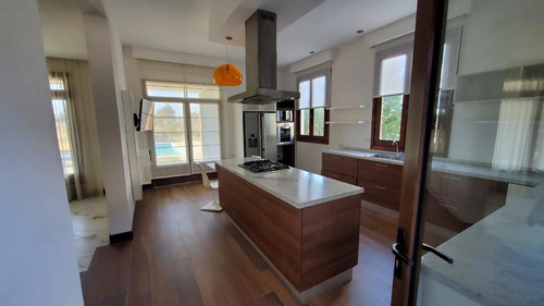 Imagen 13 de 30 de Venta Casa 5 Ambientes Con Piscina En Barrio El Golf - Nordelta.