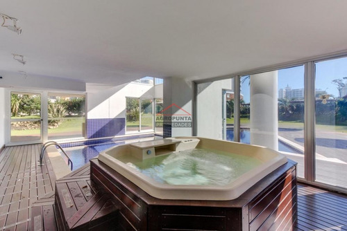 Playa Brava, Piso Alto, Vista, 4 Ambientes Con Todos Los Servicios- Ref: 5211