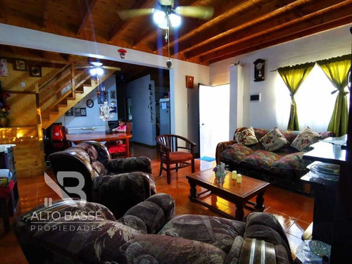 Casa Nelson Pereira (esquina, 2 Pisos, Ampliada Y Regulada.