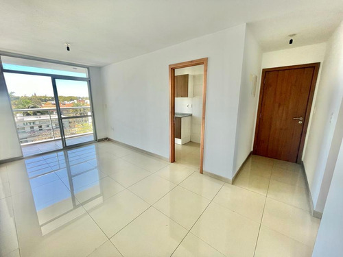 Excelente Apartamento 2 Dormitorios Con Balcón Al Frente