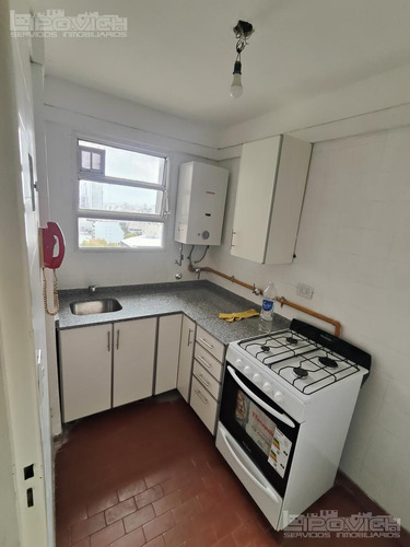 Departamento En Alquiler, Yerbal Al 700, Luminoso, Balcon, 2 Ambientes.