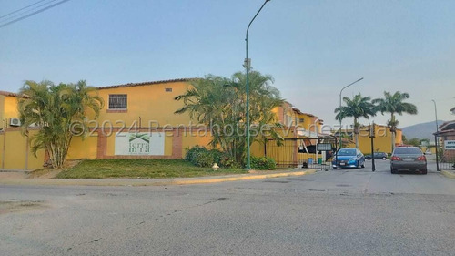 En Venta Fabulosa Y Encantadora Casa En Cabudare, De Dos Niveles, Maritza, Area De Parrillera, Lucena, Planta Electrica, - 2 4 2 2 9 7 4- Cancha, Caney, Vigilancia 24/7. 