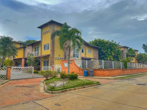 Imagen 13 de 19 de Re/max. Iris Hernandez. Vende Casa (400/380m2). Villas San Diego. San Diego. Codigo 450899