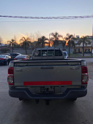Imagen 4 de 8 de Toyota Hilux 2.5 Cs Dx Pack 120cv 4x2 - D3 2015