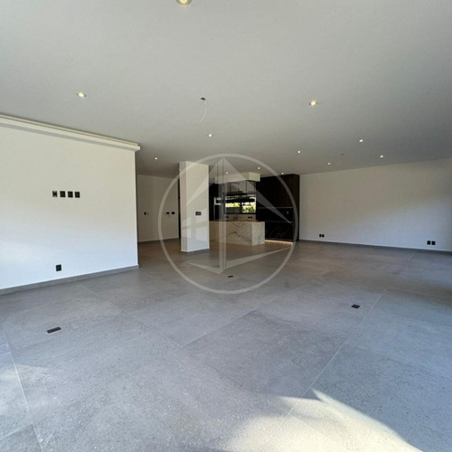 Residencia De Lujo En Rancho San Juan, 581 M2 De Construcción, 4 Habitaciones Y 4 Baños