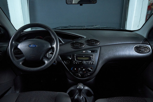 Imagen 13 de 17 de Ford Focus 1.6 Ambiente Mp3