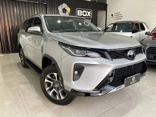 Toyota Hilux SW4 2.8 D-4D TURBO DIESEL SRX PLATINUM 7L 4X4 AUTOMÁTICO