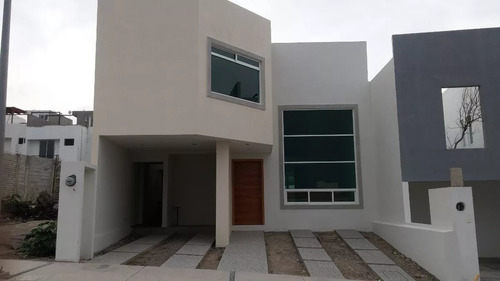 Residencia En Zibatá, 3 Recámaras, 4.5 Baños, Jardín, Premiu