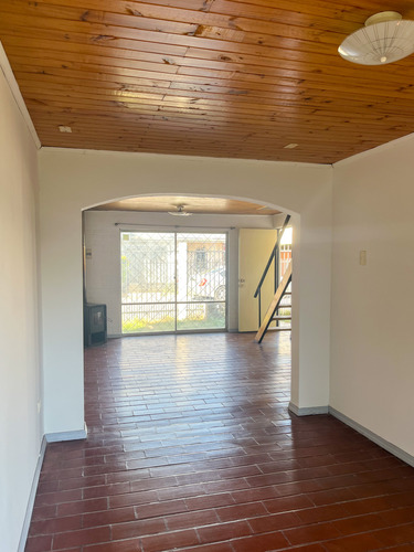 Casa 3 Hab 2 Baños Y 2 Estacionamientos - Curicó