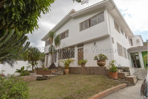 Jecsse Salazar Mls #j24-13946 Hermosa Casa Ubicada En Calle Cerrada En Prados Del Este 