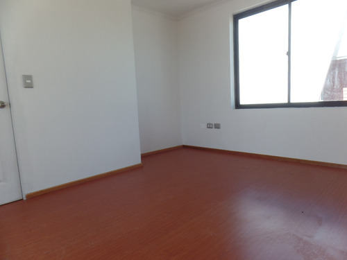 Casa Muy Amplia Para Empresas Y/o Habitacional