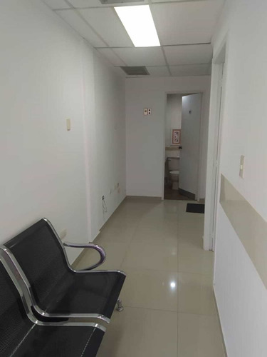 Imagen 6 de 9 de Venta De Consultorio Médico En Las Quintas Naguanagua - Inmobiliaria Maggi 1435