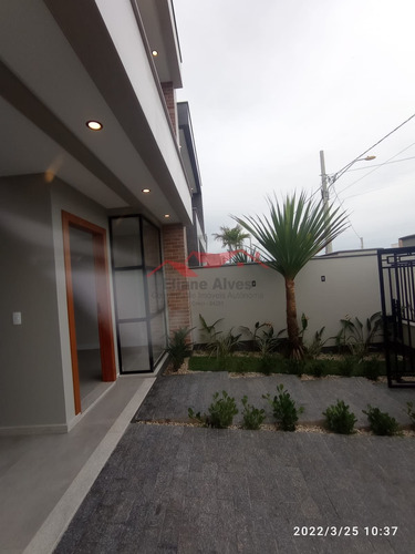 Imagem 3 de 15 de Casa Alto Padrão Duplex Em Bosque Da Mata - Tijucas - 534