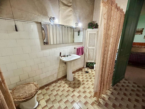 Venta/permuta Casa 5 Amb A Refac Caseros Centro