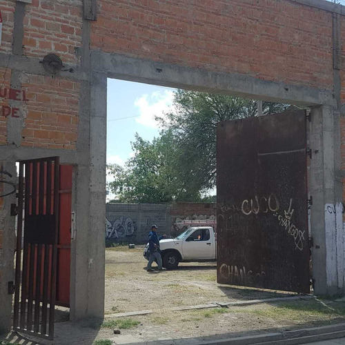 Amplio Terreno Bardeado Y Con Portón En Venta En Col. Rural Atlas, Slp