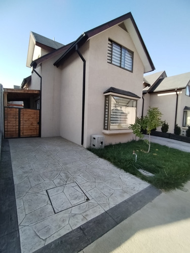 Casa En Arriendo, Las Tranqueras De Chicureo. (a57).