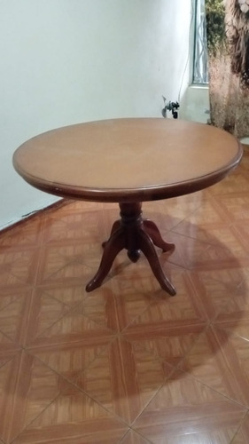 Se Vende Mesa De Comedor Redonda De Madera En Perfecto Estad