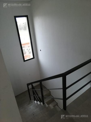 Imagen 12 de 30 de Muy Linda Casa Moderna En San Eduardo - Pilar Del Este