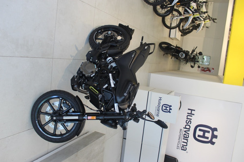 Imagen 12 de 19 de Husqvarna Svartpilen 200 0km 2023
