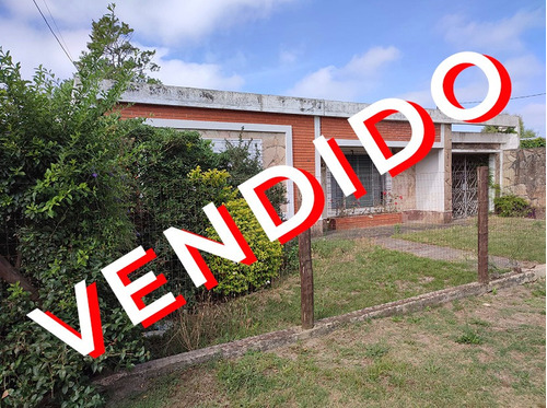 *** Vendida ***  Gran Ubicación. A Actualizar. Padrón Independiente Shangrilá Venta Casa