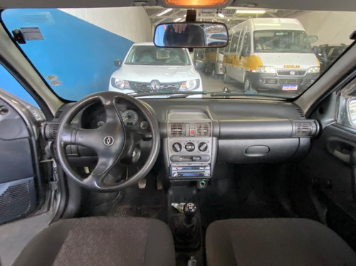 Imagem 8 de 11 de Chevrolet Corsa Classic 2005 1.0 Life 4p Gasolina