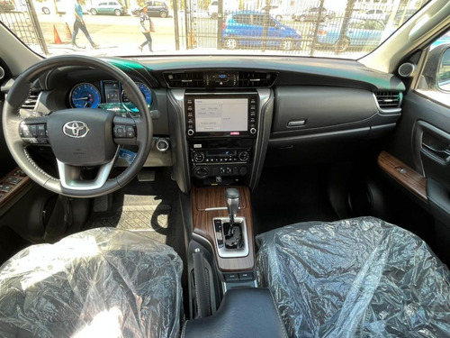 Imagen 10 de 17 de Toyota Fortuner Dubai