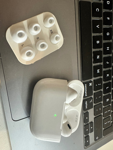 Apple Airpods Pro 2a Generación Con Estuche De Carga Blanco (Usado)
