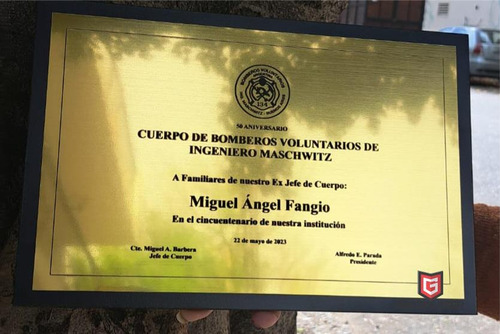 Placa Grabada 20x15 Con Base Madera Empresa Regalo Premio