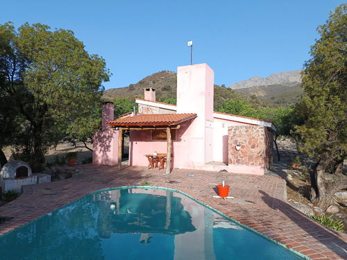 Chalet Con Cabaña, Acequia Y Pileta Con Vistas Únicas En La Reserva De Los Hornillos