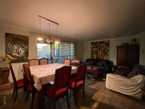 Amplia Casa En Las Condes - Calle Lolco. 228/ 258 Mt2
