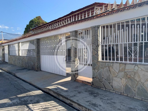 Casa En Venta Urb. Andres Bello Las Delicias Maracay 017jsc