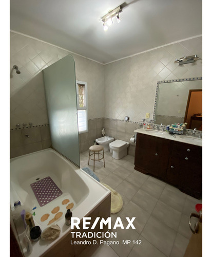 Casa En Venta Ubicación Residencial 7 Ambientes.-