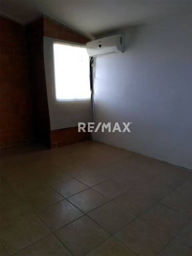 Imagen 12 de 16 de Town House, Los Portales Ii