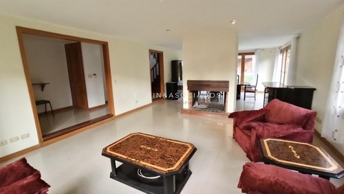 Muy Linda Casa En Lugano- Ref: 2315
