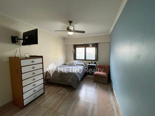 Casa En Venta 4 Ambientes Con Cochera Y Jardin En Bernal Centro