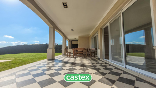 Casa A La Laguna En Barrio Marinas, Puertos, Escobar