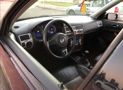 Volkswagen Bora 1.8 Highline T 180cv Cuero 2011