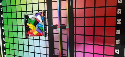 Hues And Cues A Guessing Game Of Colors And Glues (Usado)
