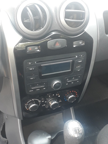 Imagem 11 de 15 de Renault Logan 2013 1.0 16v Expression Hi-flex 4p