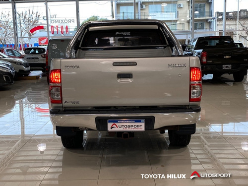 Imagen 10 de 14 de Toyota Hilux Sr 4x4 Mt