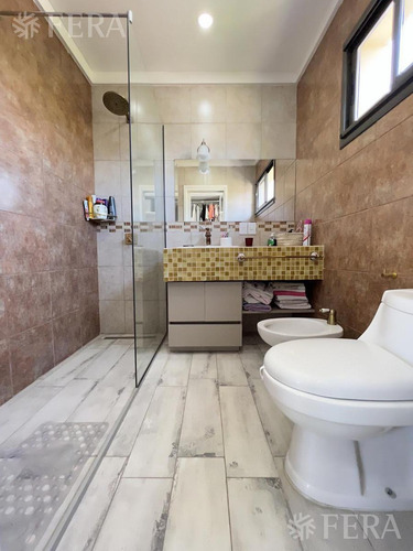 Imagen 26 de 26 de Venta Casa 4 Ambientes Con Galería Con Parrilla Y Fondo Libre Con Piscina En La Candida (30702)