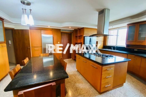 Apartamento En Venta En Edificio Portofino