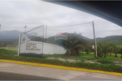 Terreno De 7,104 M2 En Oasis De La Campana